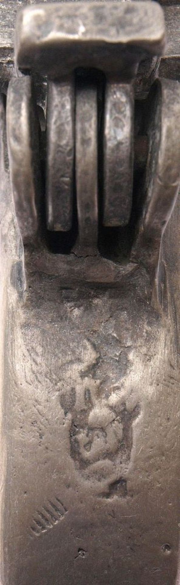 Zinnkrug, wohl 18.Jhdt. Auf gekehltem Standring zylindrischer Korpus. Godronierter Haubendeckel - Bild 3 aus 5