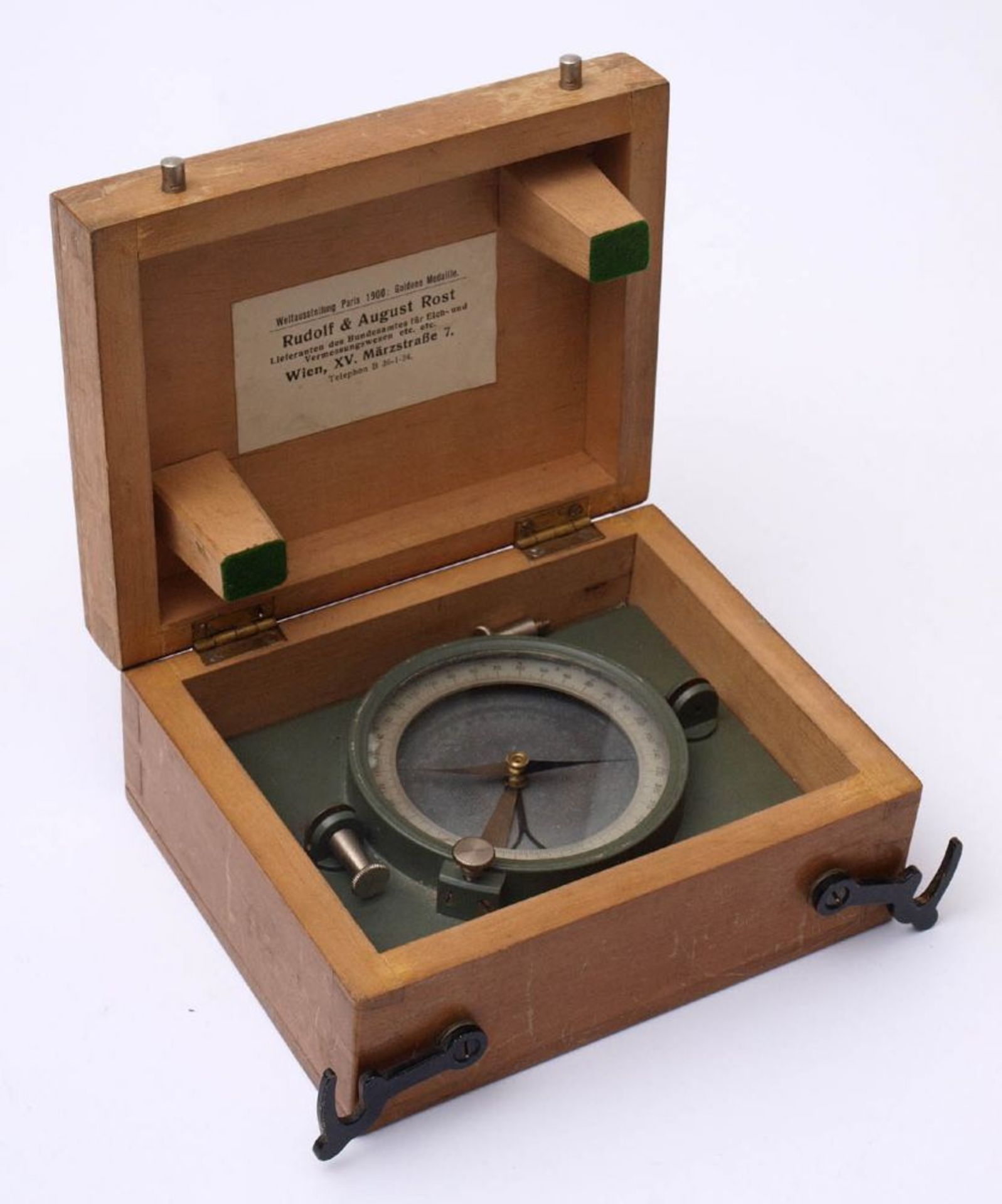Kompass, Österreich Hersteller R. & A. Rost, Wien. Im originalen Holzkasten. 7x15,5x12,5cm.