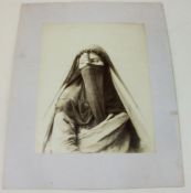 Unbekannter Fotograf  des 19. Jh., tätig in Ägypten  Beduinenschönheit  Albuminabzüge, auf Pappe