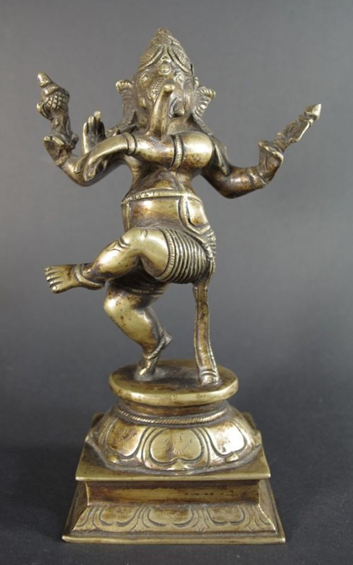 Tanzender vierarmiger Ganesha a. Lotossockel, Messing, Nepal / Indien um 1900, h. 23,5cm