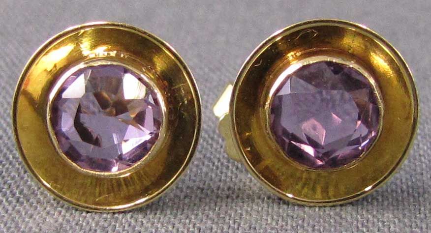 1 pair of 14 karat yellow gold earrings with amethysts?  Diameter: 1.2 cm. Weight: 3.0 grams gross.