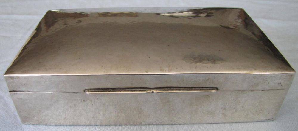 Cigar Box, 800 Silver. Marked.  307 grams gross. Interior wood. 16.3 cm x 9.4 cm. In used condition.