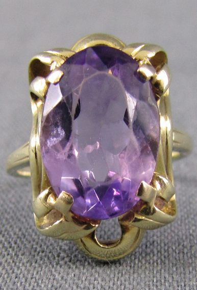 Ring with Amethyst, 585 yellow gold. 5.0 grams gross.  In used condition. Inner diameter 1.6