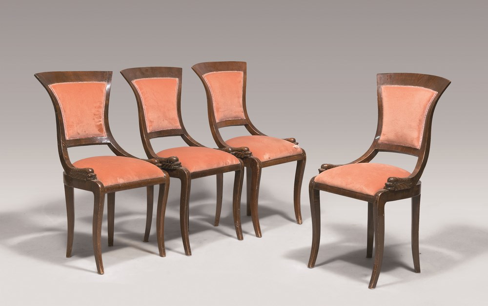 FOUR MAHOGANY CHAIRS, 1840 ca.with fan-shaped backs and armrests with endings carved with heads of