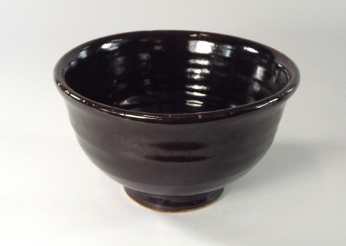 SCOTT MARSHALL.
A Scott Marshall, Boscean Pottery large footed bowl. 
D18cm. x H10cm.