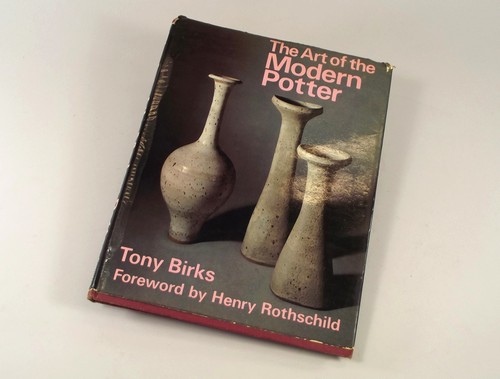 STUDIO POTTERY BOOK.
'The Art Of the Modern Potter' Tony Birks 1967 first edition.