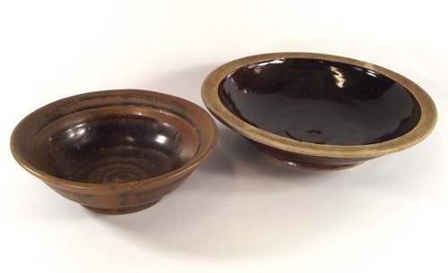 SCOTT MARSHALL.
Two Scott Marshall, Boscean Pottery bowls. 
Diameter 29 & 22cm.