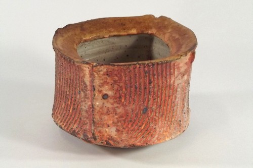 CUT-SIDED STUDIO POT
A cut-sided vessel with incised decoration. Unidentified monogram 'KE'?.