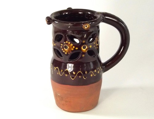 PUZZLE JUG.
A slipware puzzle jug. Unmarked.
Height 18cm.