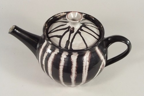 GORDON BALDWIN.
An early Gordon Baldwin earthenware teapot. Signed & dated '54 inside lid.
Max.