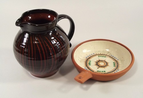 HARRY JUNIPER.
A Harry Juniper, Bideford, slipware 2 pint jug & a single-handle dish.