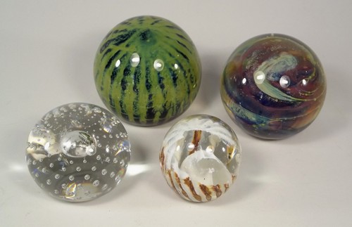 PAPERWEIGHTS.
A Mdina green paperweight, two Isle of Wight paperweights & one other.