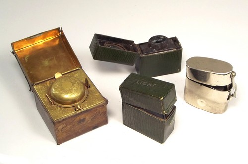 TRAVELLING INKWELLS ETC.
A travelling inkwell & matching vesta case & two other inkwells.