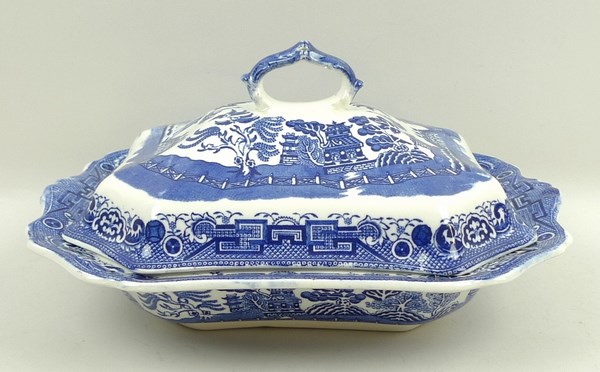 A quantity of pottery transfer decorated in blue and white, comprising; six Staffordshire