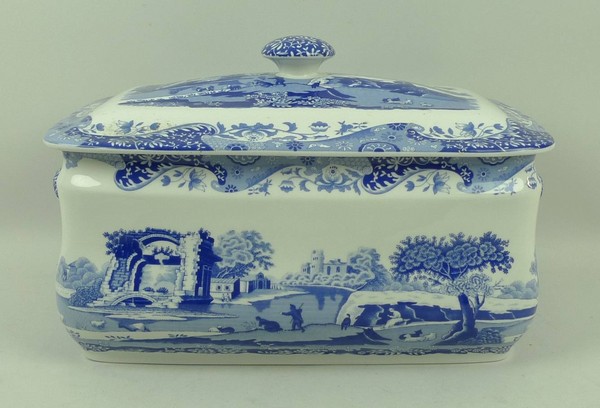 A Spode pottery bread bin transfer decorated in blue and white in the 'Italian' pattern, 39 by 24 by
