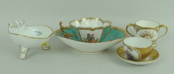 A Royal Crown Derby porcelain miniature loving cup, circa 1911, decorated in gilt to commemorate the