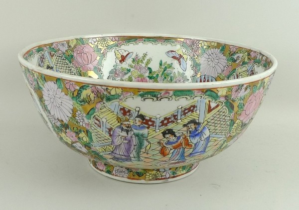 A Cantonese porcelain bowl, 20th century, decorated with flowers, butterflies and figures on a