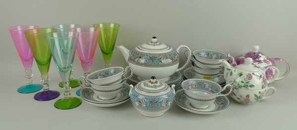 A Wedgwood porcelain part tea service decorated in the 'Florentine' pattern, comprising; teapot,