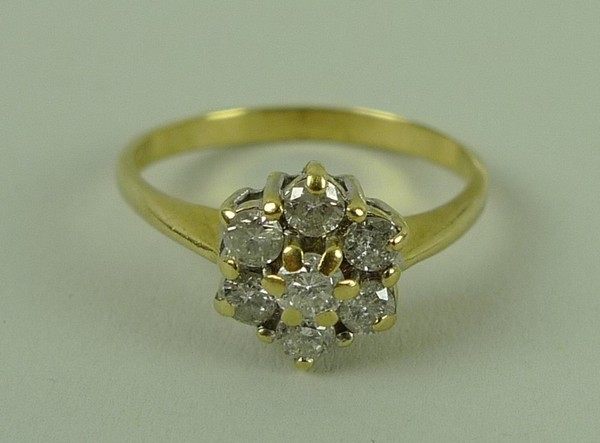 An 18ct gold and diamond flowerhead ring, approximately 0.5ct, size N, 2.6g.