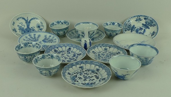 A quantity of Kangxi porcelain underglaze blue tea bowls and saucers, comprising; two cups and