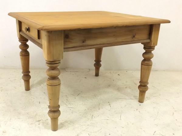 A country pine farmhouse table with a single drawer and boldly turned legs, 76 by 107 by 92cm high.