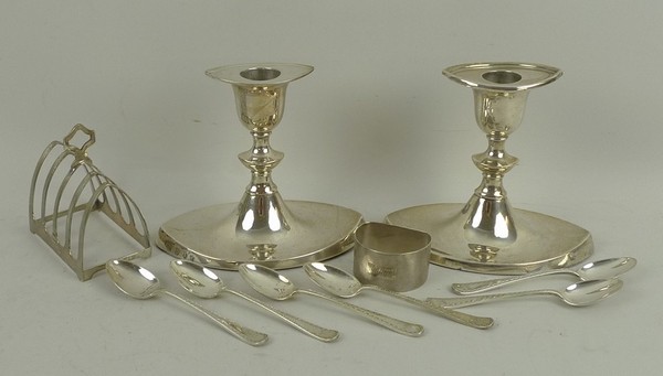 A pair of Scottish weighted silver candlesticks, Edinburgh 1916, 11cm high, a set of six silver