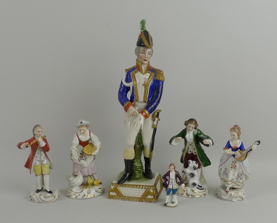 A Capo di Monte porcelain figure of a Napoleonic naval officer, 24cm high, Sitzendorf porcelain
