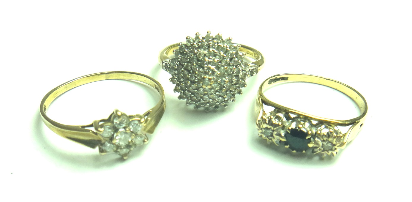 A 9ct gold and diamond set circular cluster ring, mounted with circular cut diamonds in a raised