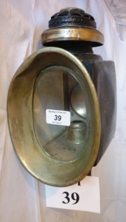 An old carriage lamp est: £25-£45 (B11)