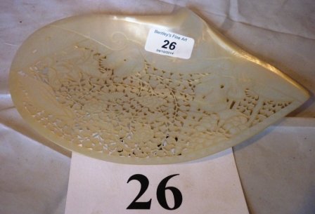 An excellent quality carved mother of pearl dish est: £40-£60 (N3)