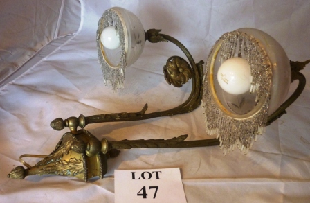 A pair of very decorative wall lights and shades est: £80-£120 (K3)