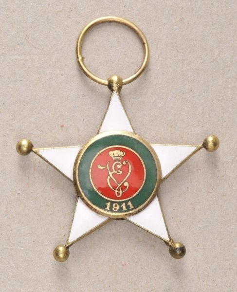 Italy  Order of the colonial star, knights cross.  Gilded and enameled.  Condition: II    Starting