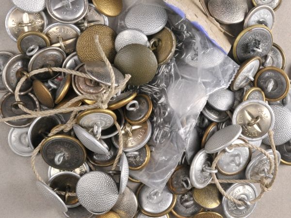 Army  Lot buttons.  Sundry.  Condition: II    Starting price: 50    This lot will be offered in an