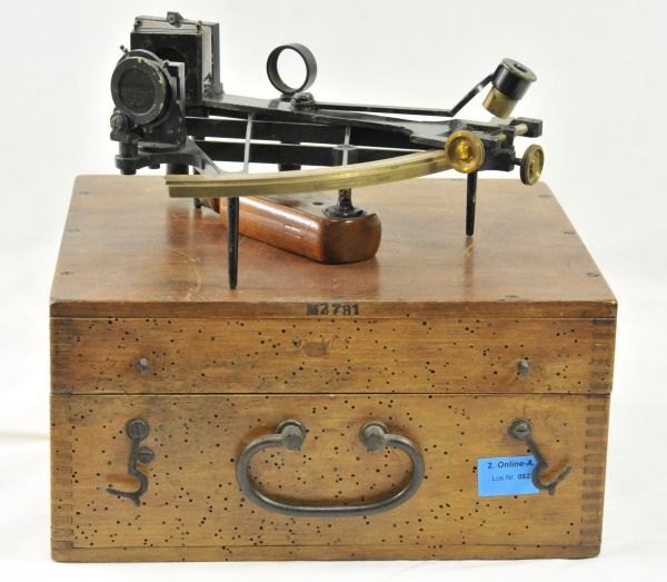 German Empire (1871-1918)  Marine demi-sextant, in box.  Wooden handle, black rack, surrogate ocular