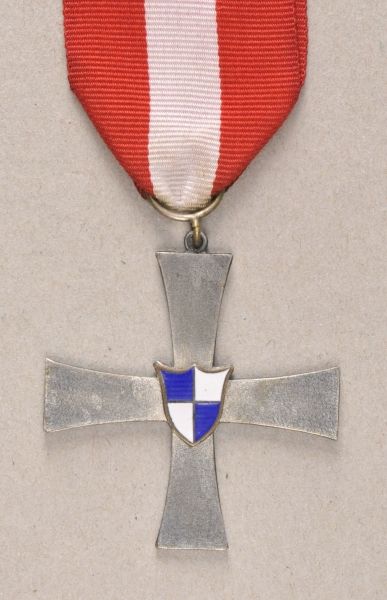 Finland  Cross of 18th division.  Silvered, on ribbon.  Condition: II    Starting price: 80