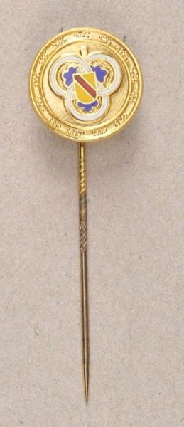 Baden  Needle of the Baden winegrowers association.  golden, partly enameled, 333 hallmarked, on a