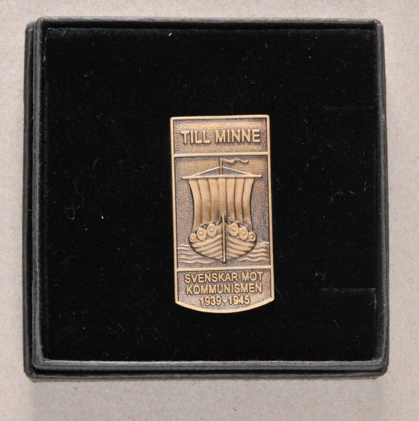 Germany (1933-1945)  Sweden: Badge in memory for the swedish SS-veteransassociation, in a case.