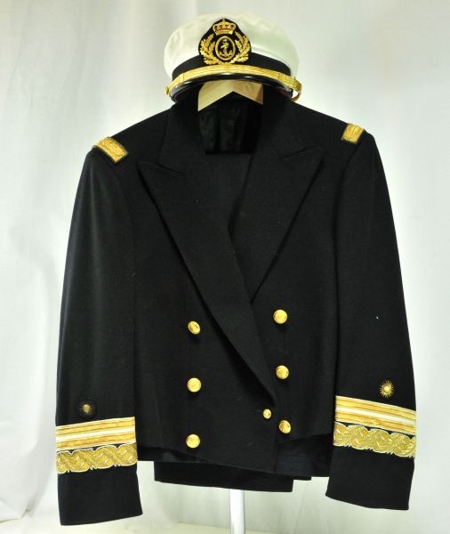 Peru  Uniformensemble of a vice admiral.  Dark scarf, gilded buttons, producer Induyco S.A.; in