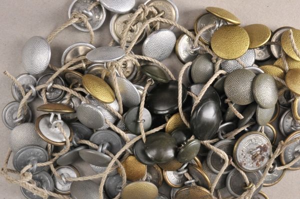 Army  Lot buttons.  Sundry.  Condition: II    Starting price: 50    This lot will be offered in an