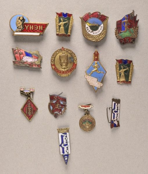 Mongolia  Lot of 13 little badges.  Sundry, enameled.  Condition: II    Starting price: 50    This