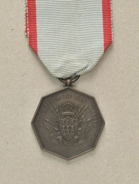 San Marino  Long Service Medal, in bronce.  Bronce, die cutters signature SJ, on sewn ribbon. BB1.