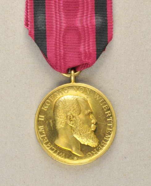 Württemberg  Samll medal for Arts and Science, King Wilhelm II. (1892-1918), on the ribbon of the