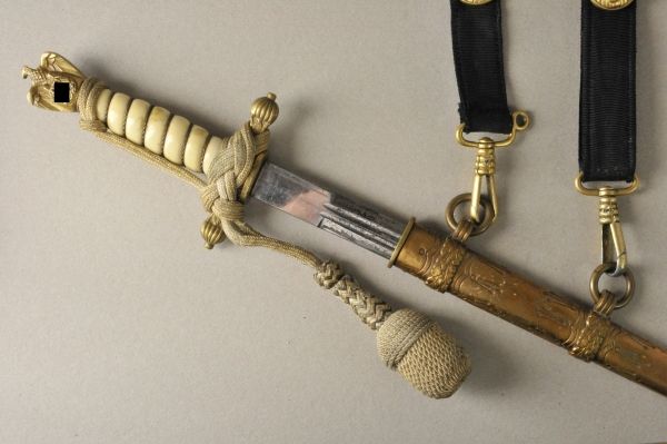 Navy  Kriegsmarine Officers dagger.  Blanc blade, maker Puma, Solingen, etched blade, owners marking