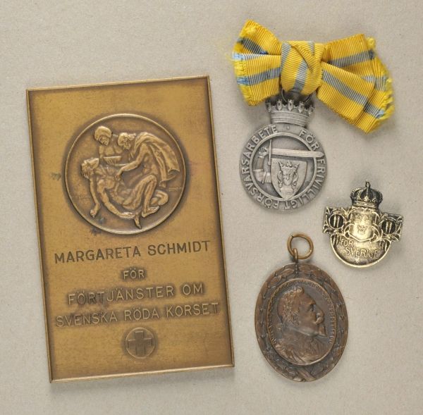 Sweden  Lot of 4 decorations.  Various,some with engraved name.  Condition: II    Starting price: 60
