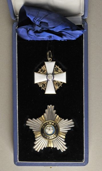 Finland  Order of the White Rose, 2. model (since 1936), Grandcross set, in box.  1.) Badge :