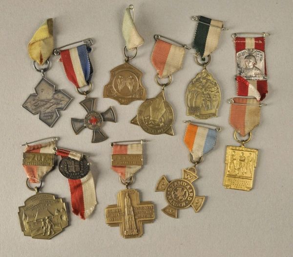 Netherlands  Lot of 11 march-medals.  Various, mostly on ready to wear ribbons.  Condition: II