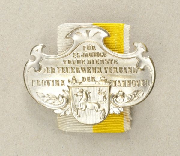 Hannover  Fire Brigade Decoration.  Silver broach, sewn ribbon, on pin. EF2 174. 45 x 55 mm, 18,8