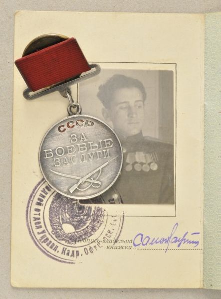 Russia  Medal for Combat Merit, 1. model, 3. type, with booklet.  Silver, no. 263553, on broach,