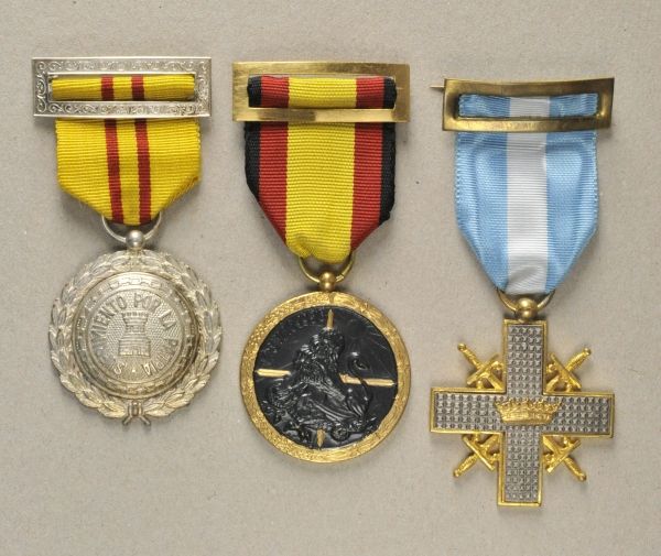 Spain  Estade with 3 decorations.  1.) Wounded Medal; 2.) Commemorative Medal 1936; 3.) Russia-