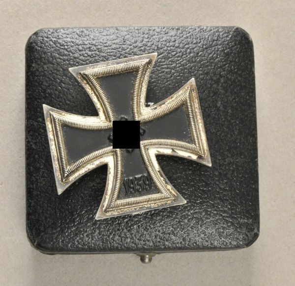 Germany (1933-1945)  Iron Cross, 1939, 1. class, in box.  Blackened iron core, silver frame, on pin,